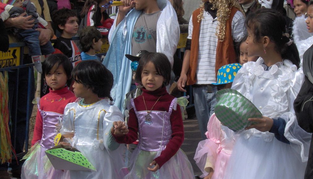 Des membres de la communauté des Bnei Menashe, déguisés pour la fête de Purim à Karmiel en Israël Des membres de la communauté des Bnei Menashe, déguisés pour la fête de Purim à Karmiel en Israël / ©Jusmine, via Wikimedia Commons
