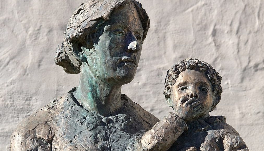 Dorothée de Flüe-Wyss (sculpture de Rolf Brem à Sachseln, 1991) Dorothée de Flüe-Wyss (sculpture de Rolf Brem à Sachseln, 1991) / ©Wikimedia Commons/Roland Zumbuehl/CC BY-SA 4.0
