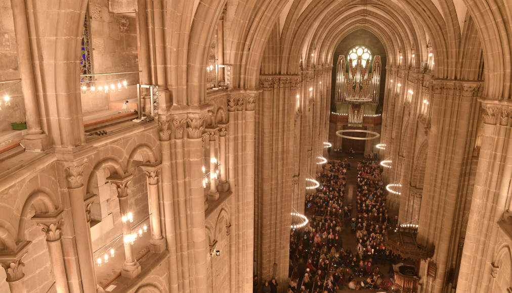 La cathédrale à nouveau illuminée à la bougie / © Alain Grosclaude