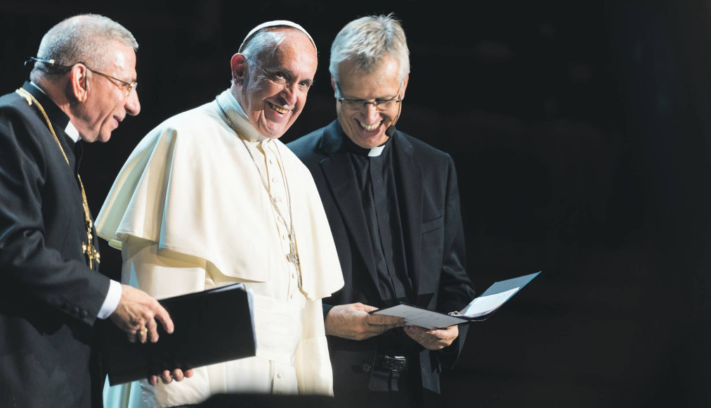 En 2016, le pape avait participé aux célébrations des 500 ans de la Réforme à Lund, en Suède, aux côtés de Munib Younan, président de la Fédération luthérienne mondiale (à gauche), et de Martin Junge, secrétaire général de la Fédération luthérienne mondiale (à droite) En 2016, le pape avait participé aux célébrations des 500 ans de la Réforme à Lund, en Suède, aux côtés de Munib Younan, président de la Fédération luthérienne mondiale (à gauche), et de Martin Junge, secrétaire général de la Fédération luthérienne mondiale (à droite) / ©Magnus Aronson — Lutheran World Federation