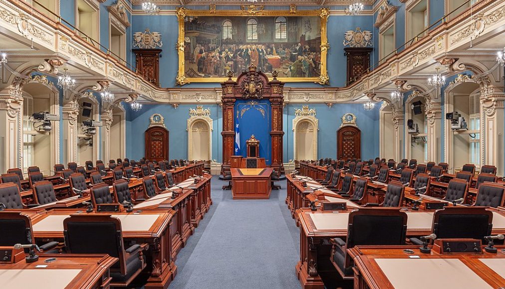 Le Salon bleu de l'Assemblée nationale du Québec Le Salon bleu de l'Assemblée nationale du Québec / ©Wikimedia Commons/Dannykronstrom/CC BY-SA 4.0