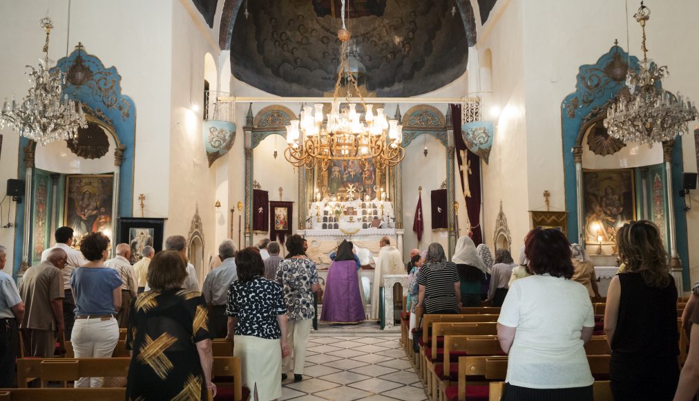 Culte à l’intérieur de l’église arménienne de Damas, Syrie. En 2010, la communauté arménienne de Syrie comptait encore 100'000 membres. © Istock / J. Carillet Culte à l’intérieur de l’église arménienne de Damas, Syrie. En 2010, la communauté arménienne de Syrie comptait encore 100'000 membres. © Istock / J. Carillet