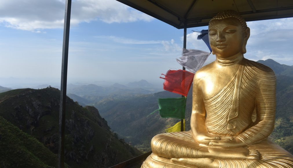 Le pic d'Adam, l'un des sommets les plus importants du Sri Lanka, est considéré comme un lieu de pèlerinage tant par les hindous shivaïtes, les bouddhistes, les musulmans et les chrétiens. Le pic d'Adam, l'un des sommets les plus importants du Sri Lanka, est considéré comme un lieu de pèlerinage tant par les hindous shivaïtes, les bouddhistes, les musulmans et les chrétiens. / Pixabay